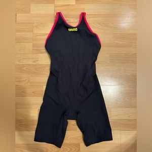 Arena Powerskin Carbon flex closed back